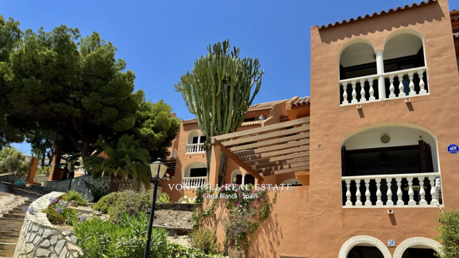 Villa mediterránea en primera línea con vistas al mar en Calpe