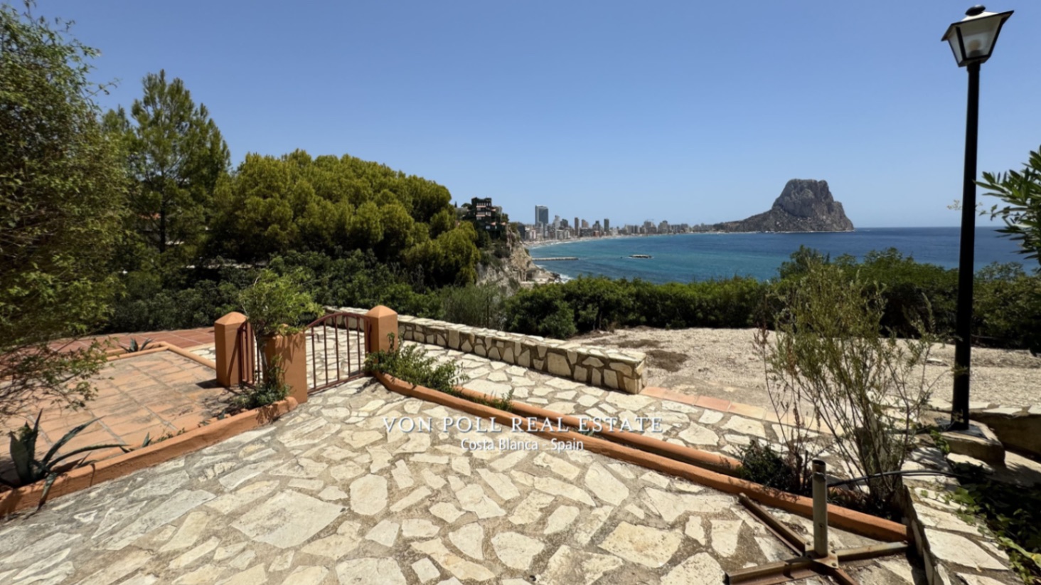 First Line Mediterranean Villa with Seaview in Calpe